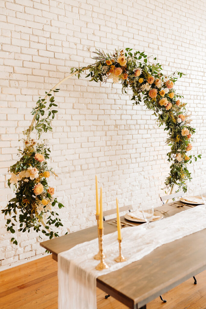 circle arch at sweet heart table
